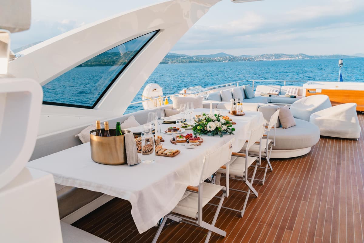 TROBBU Cruises — onboard dining experience