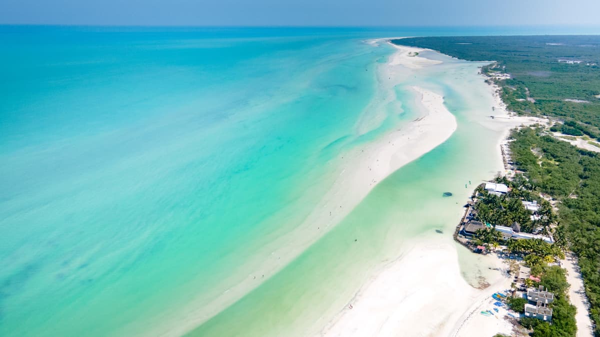 TROBBU Cruises — Cancún — Holbox luxury yacht voyage