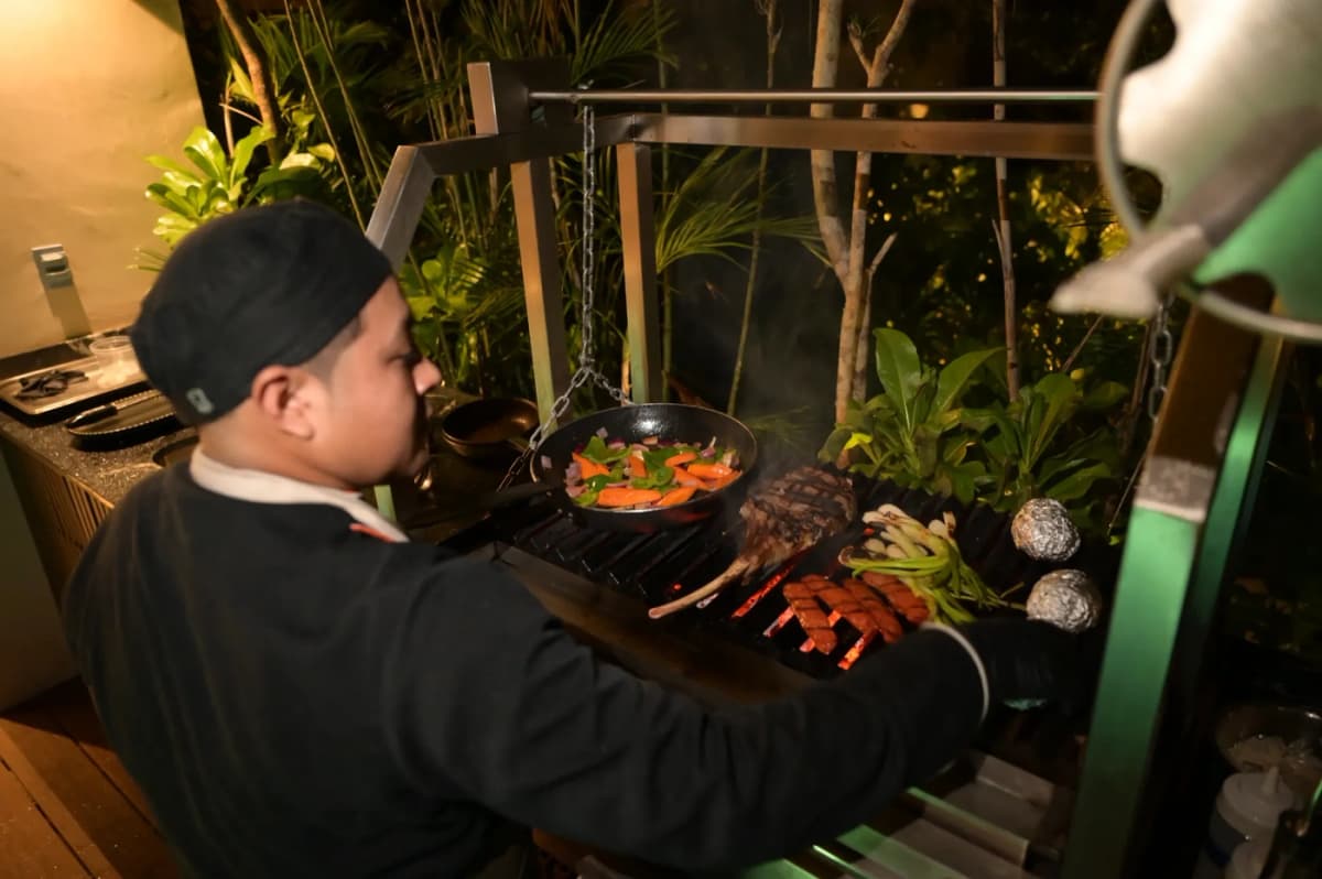 TROBBU Riviera Maya chef grilling