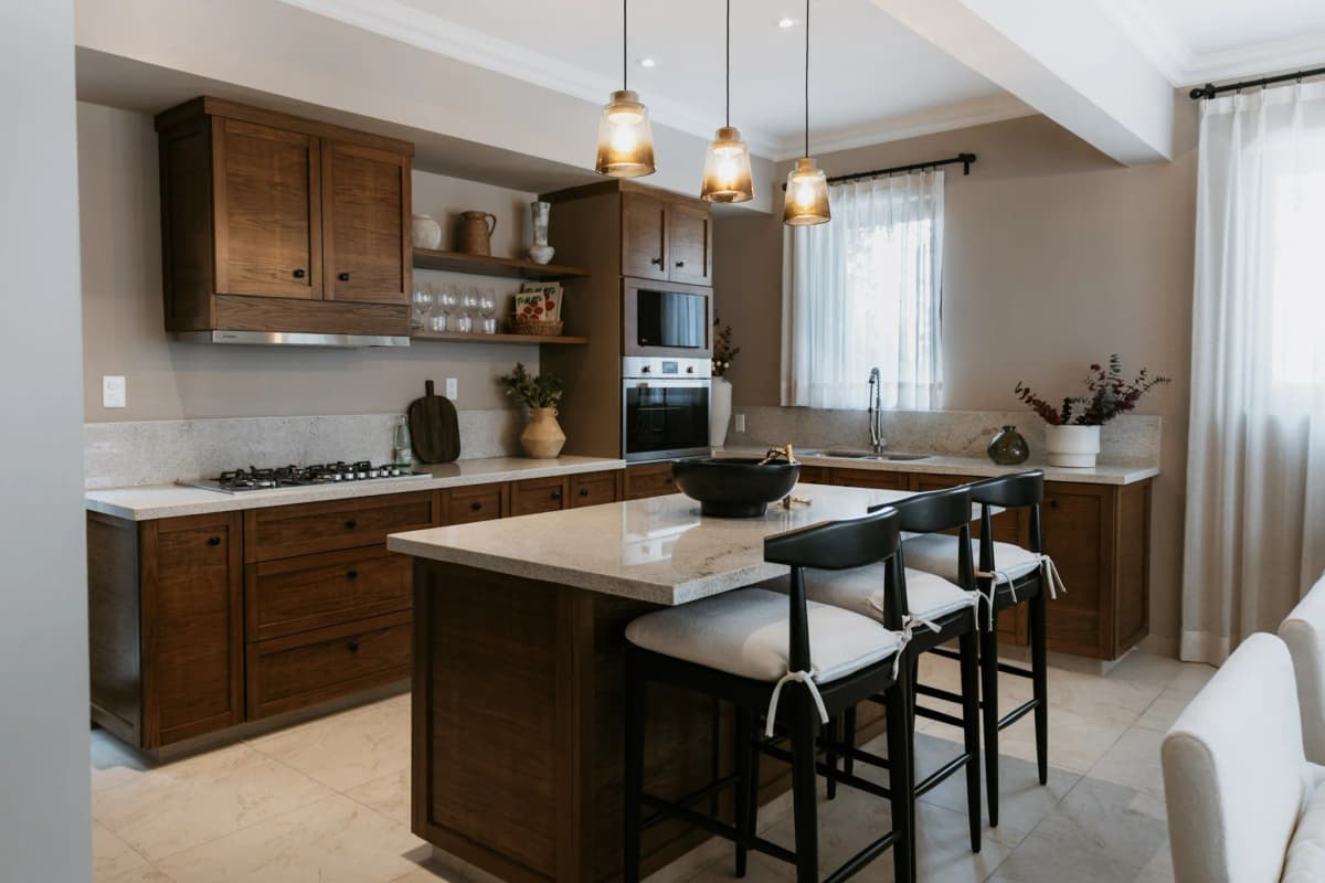 Full kitchen